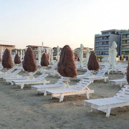 Apartmán Apartament 3 Mamaia N La Plaja Kazeboo *